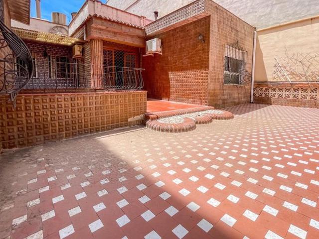 Casa en venta en Catarroja, Catarroja photo 0