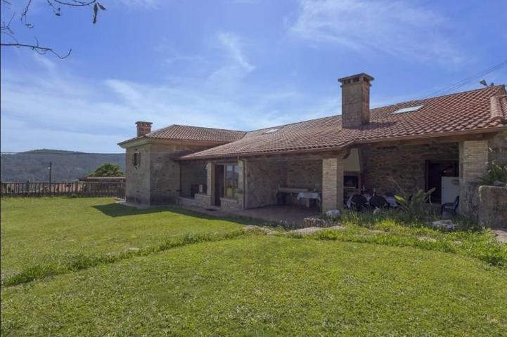 Chalet en venta en Tui, Galicia photo 0