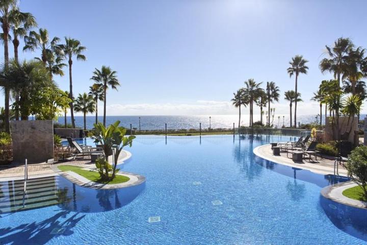 Apartamento en venta en Estepona, Estepona East - Mar Azul photo 0