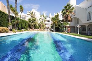 Apartamento en venta en Marbella, Marbella Golden Mile - Rocamar photo 0