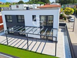 Chalet en venta en Oleiros photo 0