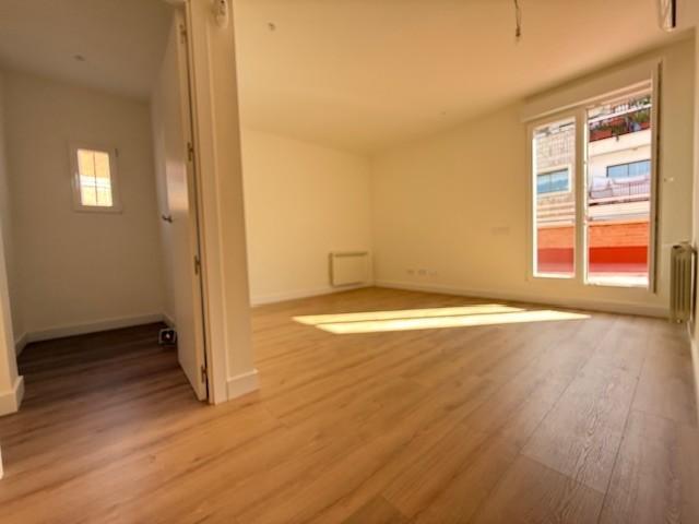 Aticos en venta en Madrid, Calle de PONTEAREAS, 28002 photo 0