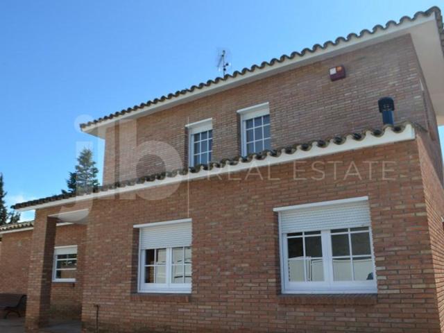 Chalet en venta en Sant Cugat del Vallès photo 0