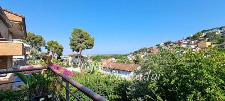 Casa en venta en Castelldefels, Montmar photo 0