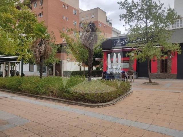 Local comercial en alquiler en Badajoz, Valdepasillas photo 0