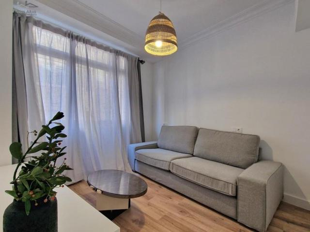 Apartamento en alquiler en A Coruña, Monte Alto photo 0