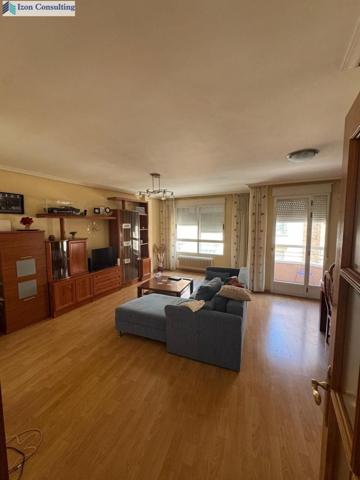 Piso en alquiler en Albacete, Centro-Carretas photo 0