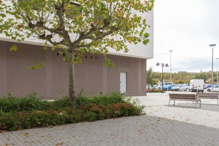 Local comercial en alquiler en Pamplona, Chantrea photo 0