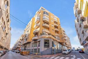Apartamento en venta en Torrevieja, Habaneras photo 0