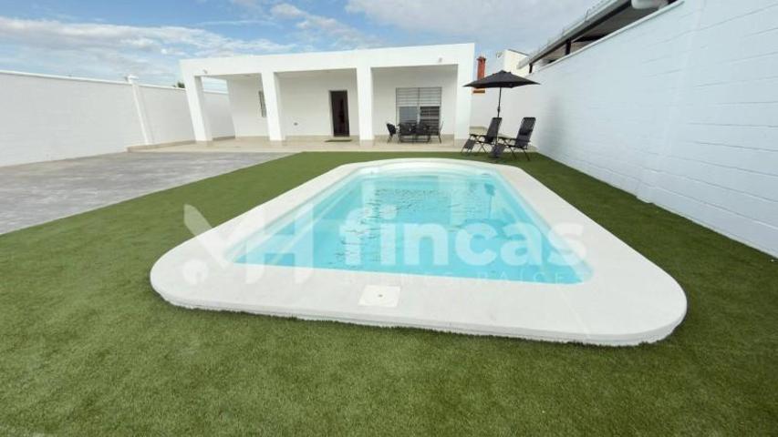 Chalet en venta en Dos Hermanas, Cantaelgallo photo 0