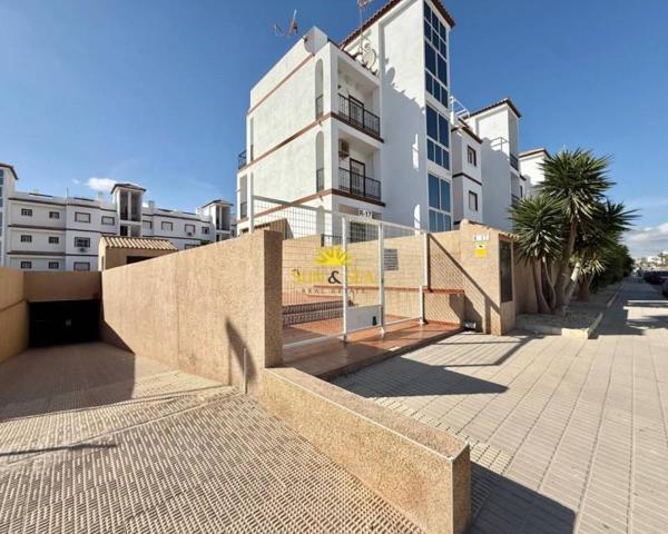 Apartamento en venta en Orihuela Costa, Punta Prima photo 0