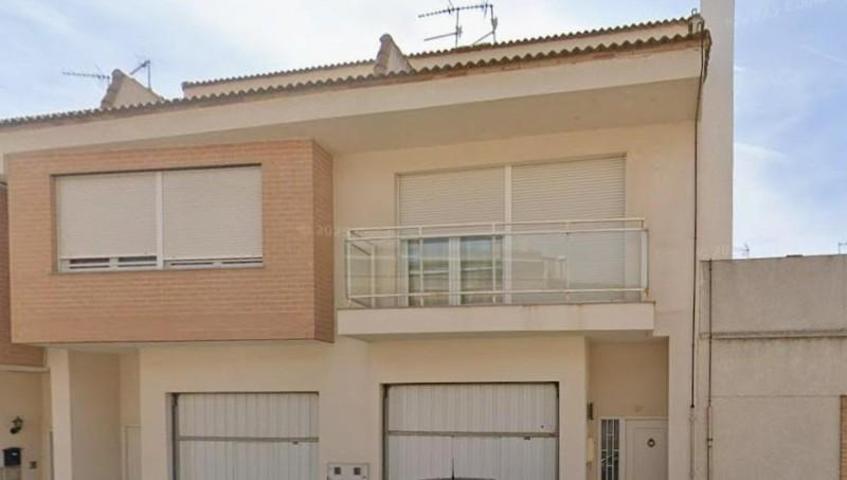 Adosada en venta en Chiva, Centro photo 0