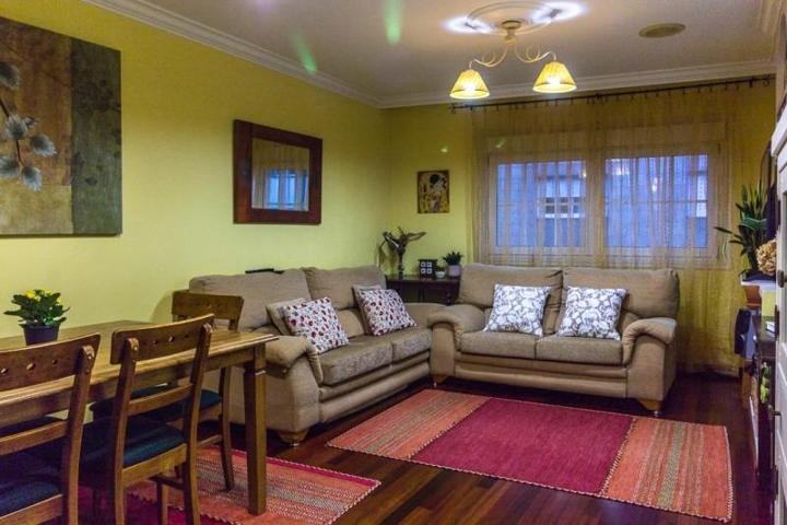 Piso en venta en Marín, Marín photo 0