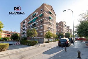 Piso en venta en Granada, Constitucion photo 0