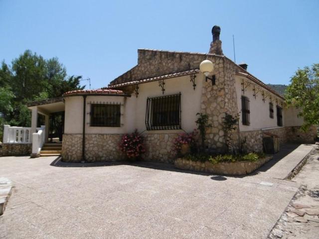Chalet en venta en Yecla photo 0