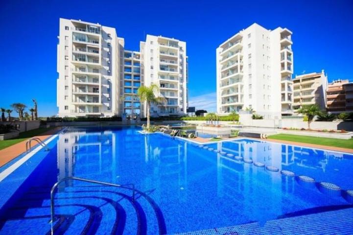 Apartamento en venta en Torrevieja, La Mata photo 0