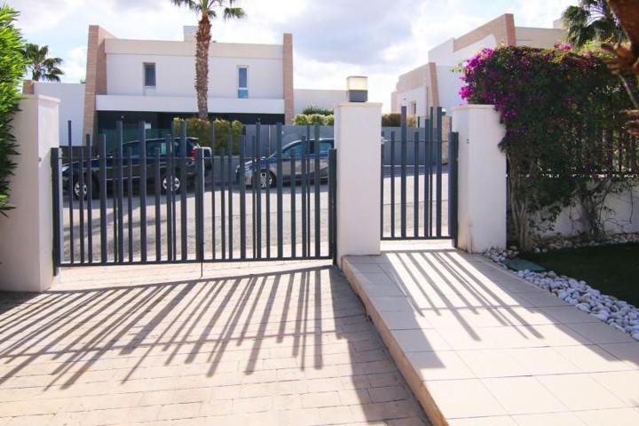 Chalet en venta en Algorfa, Comunidad valenciana photo 0
