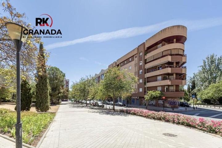Piso en venta en Granada, Arabial photo 0