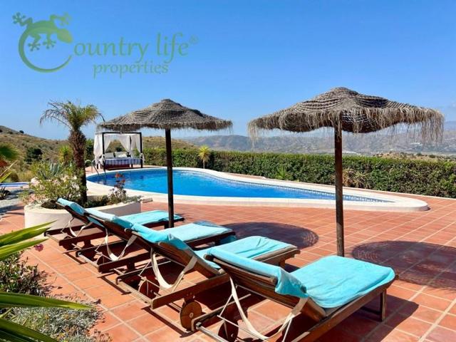 Chalet en venta en Canillas de Aceituno photo 0