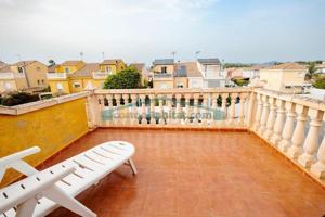 Chalet en venta en La Pobla de Vallbona, Urb. Maravisa photo 0