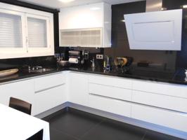 Edificio en venta en Oliva, Oliva photo 0