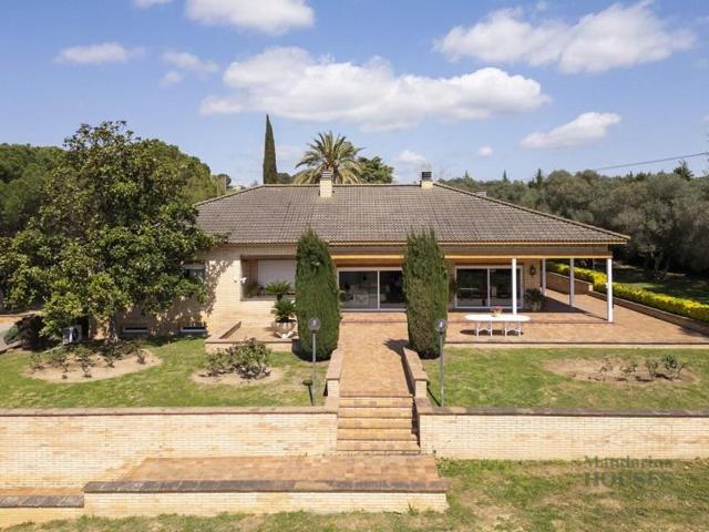 Chalet en venta en Cornellà del Terri photo 0