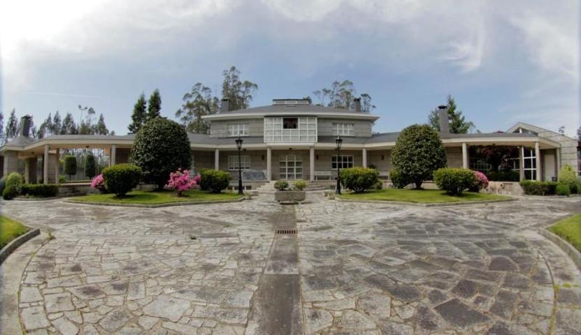 Chalet en venta en Santa Comba photo 0