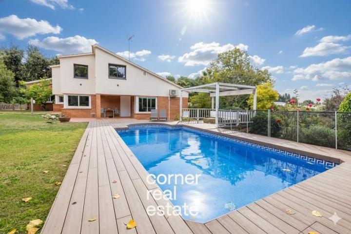 Casa en venta en Cerdanyola del Vallès, Bellaterra photo 0