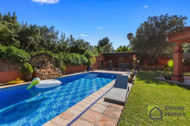 Chalet en venta en Marbella, Nueva Andalucía photo 0