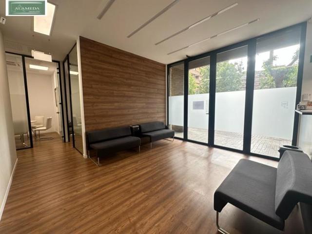 Local comercial en alquiler en Valencia, Ciutat de les Arts i de les Ciencies photo 0