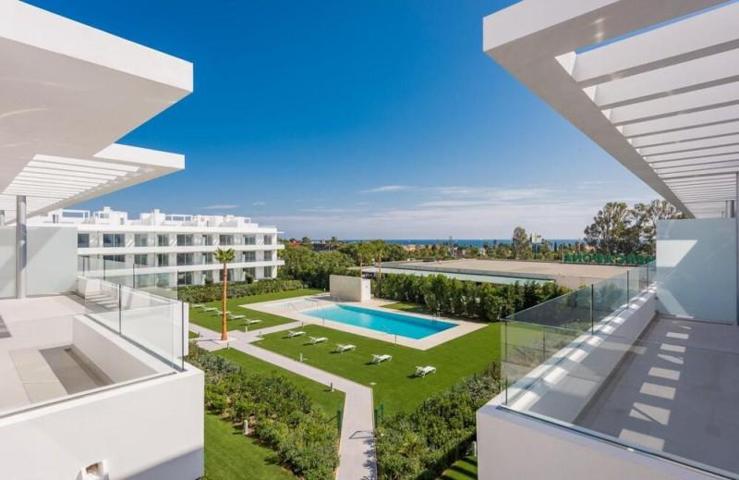 Aticos en alquiler en Estepona, Estepona East - Bel Air photo 0