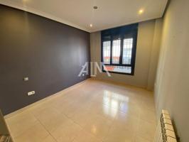 Piso en venta en Manzanares, Paseo del Rio photo 0