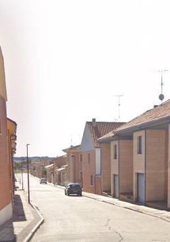 Adosada en venta en Iscar, Castilla y leon photo 0