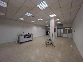 Local comercial en venta en Cornellà de Llobregat, La Gavarra photo 0
