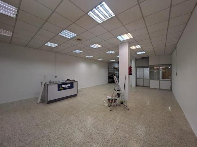 Local comercial en venta en Cornellà de Llobregat, La Gavarra photo 0