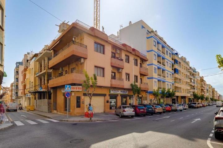 Apartamento en venta en Torrevieja, Centro photo 0