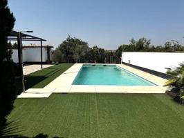 Chalet en venta en La Carlota, Urbanización las lomas del rey photo 0