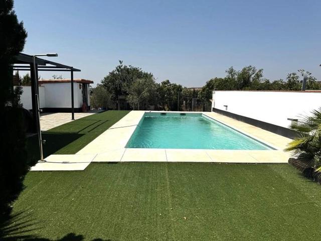 Chalet en venta en La Carlota, Urbanización las lomas del rey photo 0