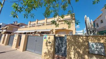 Adosada en venta en Segur de Calafell, Centro photo 0