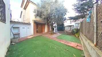 Adosada en venta en Vilassar de Dalt, Costa del maresme photo 0