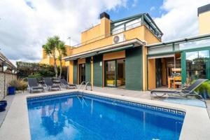 Casa en venta en L'Escala, Riells photo 0