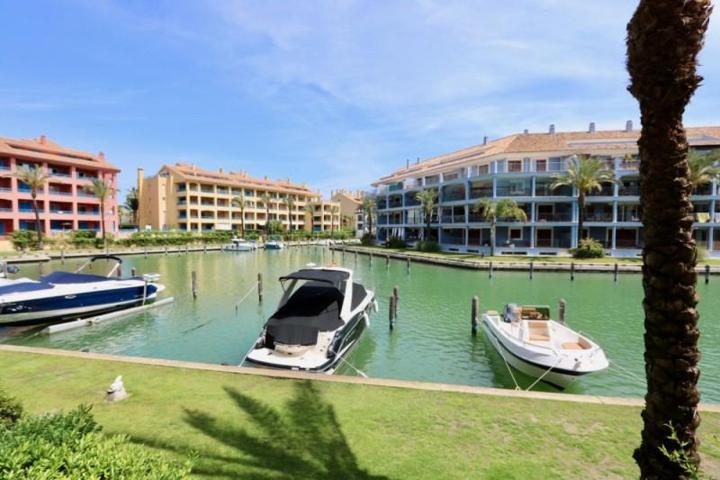 Apartamento en venta en Sotogrande, Sotogrande photo 0