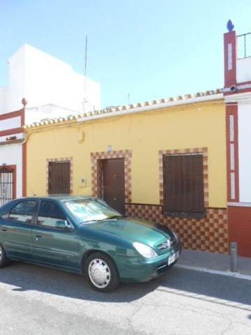 Adosada en venta en La Palma del Condado, Andalucia photo 0