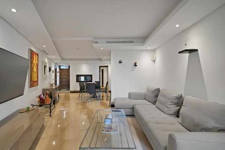 Apartamento en venta en Estepona, Nueva Milla De Oro photo 0