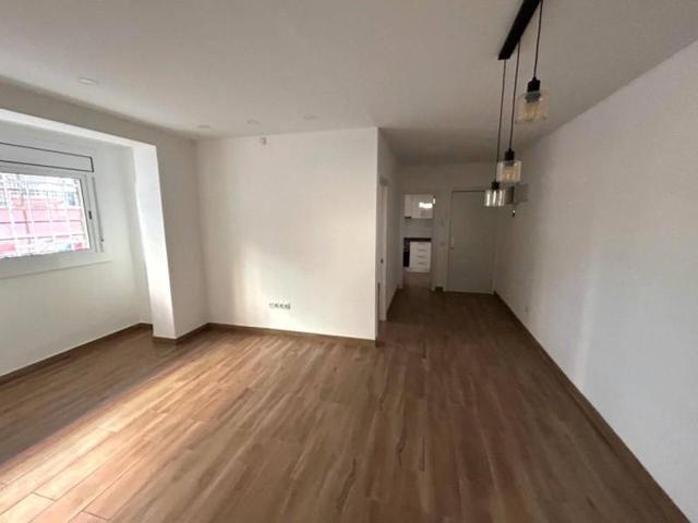 Piso en venta en Barcelona, El Bon Pastor photo 0