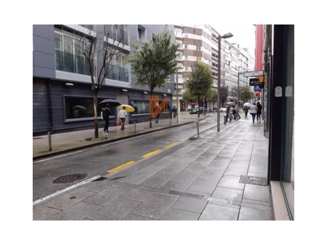 Local comercial en venta en Santiago de Compostela photo 0