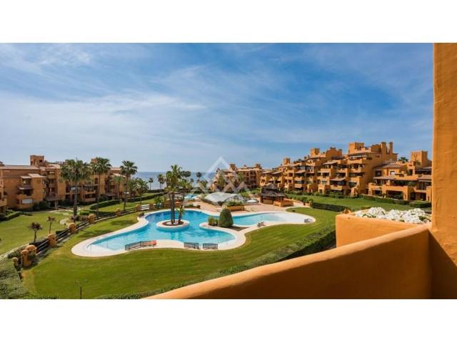 Apartamento en venta en Estepona photo 0