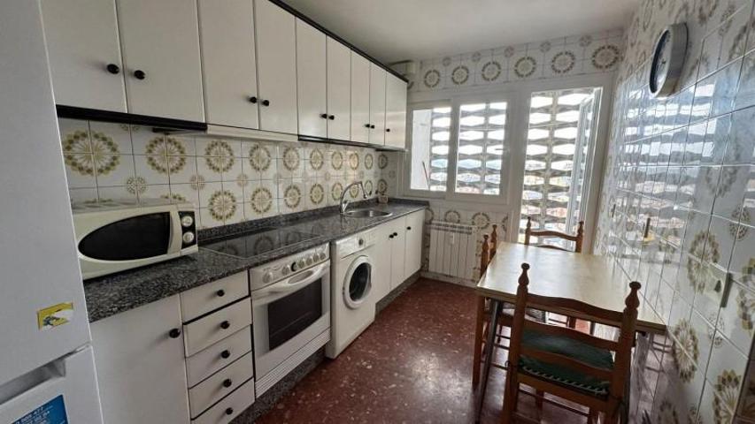 Piso en alquiler en Ponferrada, Calle Monasterio de Carracedo, 24401 photo 0