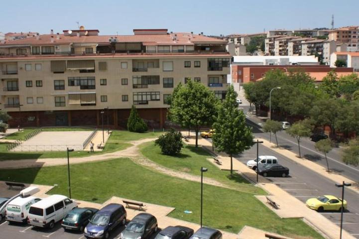 Piso en alquiler en Plasencia, Miralvalle-Av. Virgen del Puerto-La DATA photo 0