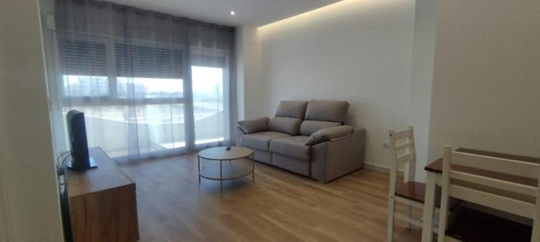 Apartamento en alquiler en Badajoz, Avda. Elvas photo 0